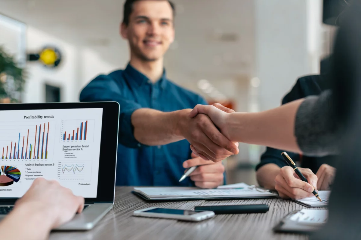 Krótkie informacje o kosmetykach naturalnych dla cery młodej